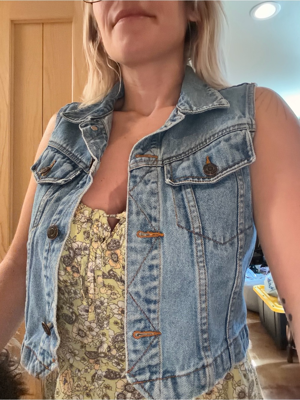 Levi’s Classic Light Blue Denim Vest - Picture 6 of 8